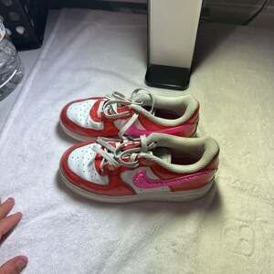 Nike Air Force 1 Low Valentine's Day Pink Red White Sneakers 1.5y